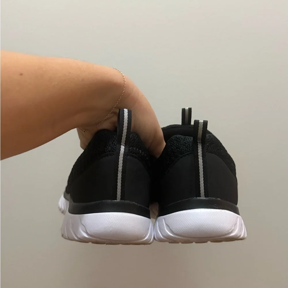 Black Athletic Works Women’s Bungee Slip On Sneakers (Size 8.5) - Picture 4 of 6